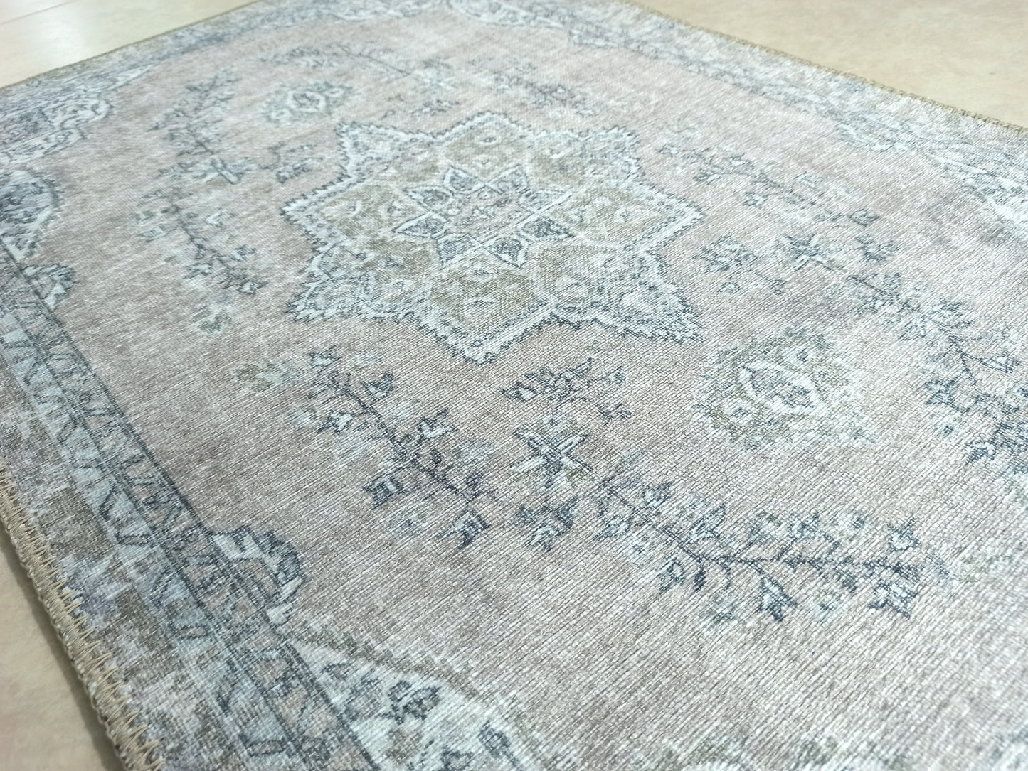 SAFA Mini | Turkish rug, Neutral Faded Pink Gray Oriental, Traditional, Bohemian, Vintage look, Hand-knotted texture Minimalist Shabby Decor